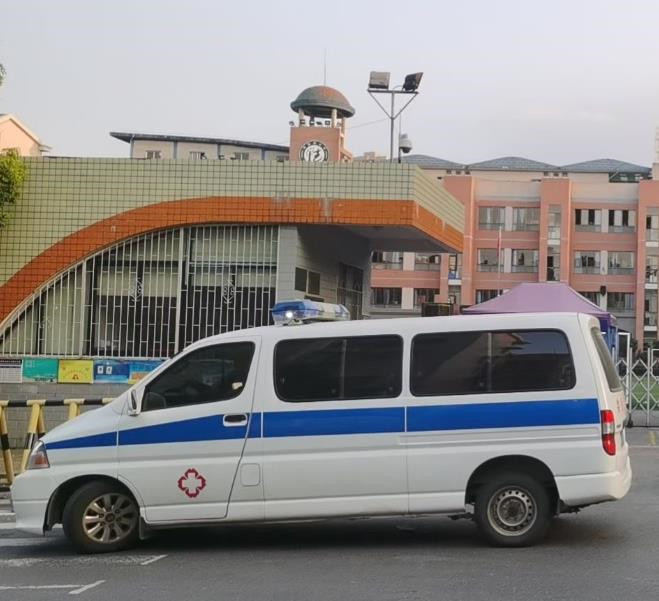 红古救护车出租护送骨折病人一公里多少钱